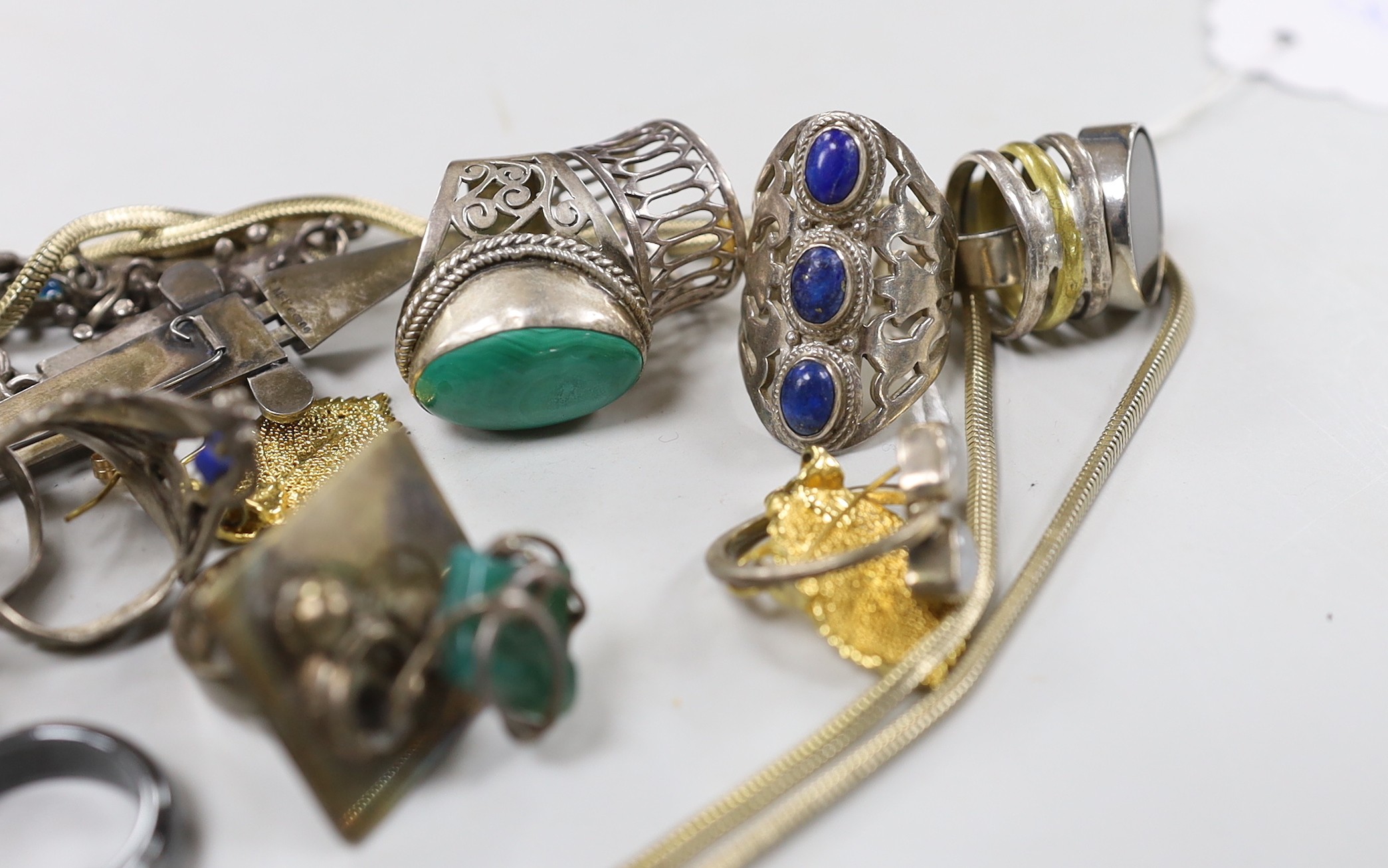Sundry jewellery including silver, 925 and costume.